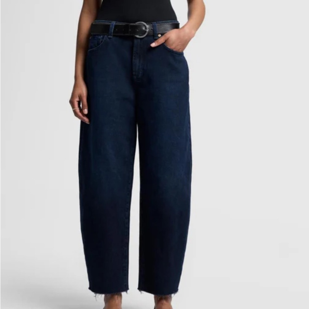 Jayne Tapered Jeans in “Monday” Blue